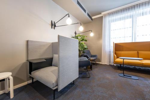 B-Hotel - image 9