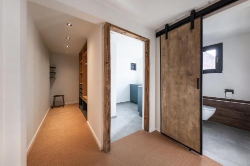 B-Hotel - image 6