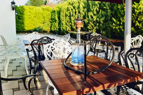 White House Hotel - image 9