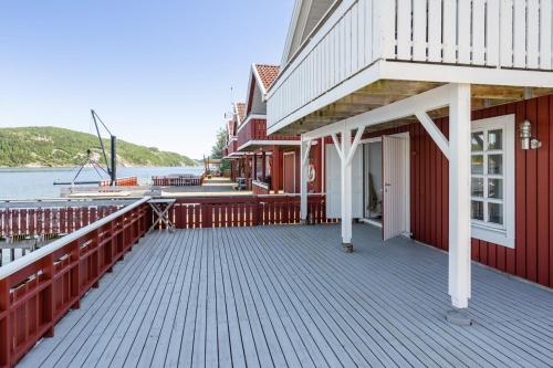 Létesítmények, Flott sjøhus rett ved Saltstraumen in Saltstraumen