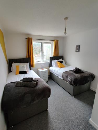 The Court - 2 Bed Contractor Apartment Cardiff - Free Secure Parking - Longstay Rates - By Dyzyn, Cardiff, South Wales