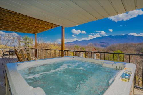 A Million Dollar View- Get 951 worth of FREE area attraction tickets for each paid day! Gatlinburg