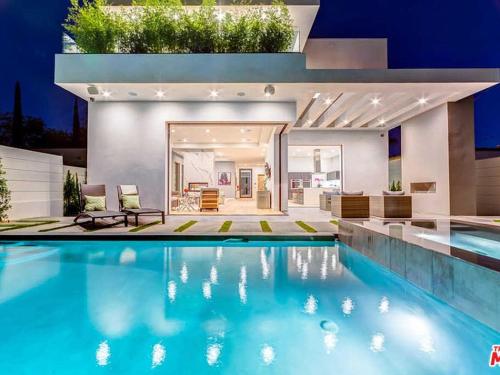 4 bedroom 5 beds Villa #KI in Los Angeles, USA