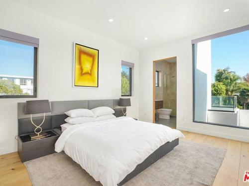 4 bedroom 5 beds Villa #KI in Los Angeles, USA
