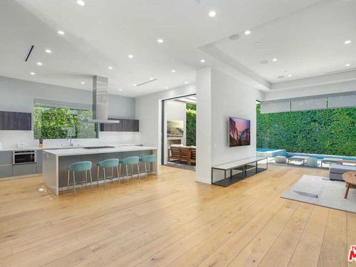4 bedroom 5 beds Villa #KI in Los Angeles, USA