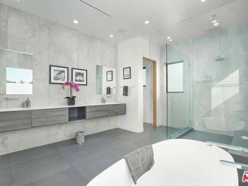 4 bedroom 5 beds Villa #KI in Los Angeles, USA