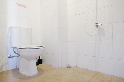 Bathroom, Apartemen Gunung Putri Square by Sirooms in Gunung Putri