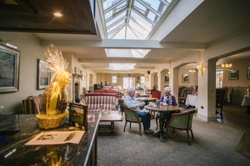 ผับ/เลาจน์, The Falcon Hotel in โอคขาม