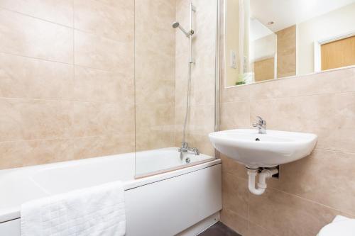 Golden Heights Apartments - image 3