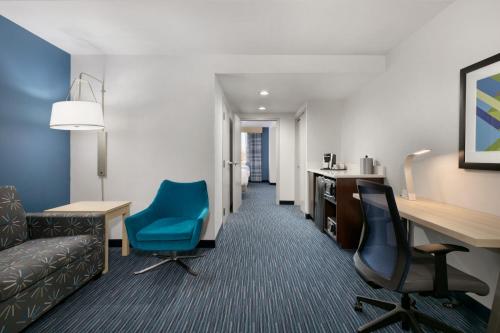 Holiday Inn Express Hotel & Suites Norfolk Airport by IHG in Norfolk, USA