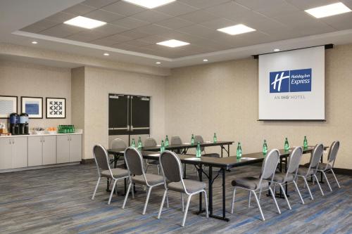 홀리데이 인 익스프레스 호텔 & 스위트 노퍽 에어포트 바이 IHG - 회의실/연회장