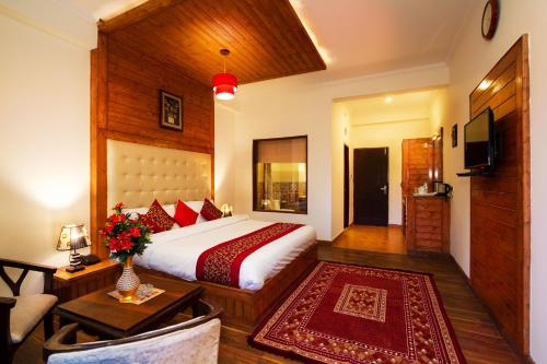 Suite with Mountain View image 5