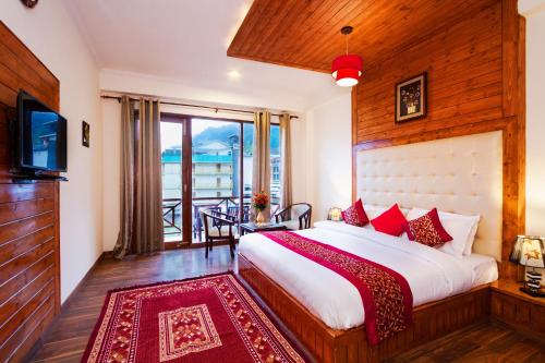 Suite with Mountain View image 7