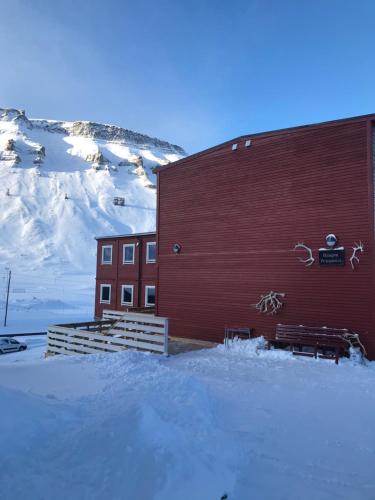 Unterkunft von außen, Haugen Pensjonat Svalbard in Longyearbyen