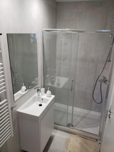 Modern & Cozy Studio w/ Backyard Near City Center, Limassol (foto 7)