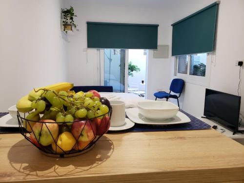 Modern & Cozy Studio w/ Backyard Near City Center, Limassol (foto 4)