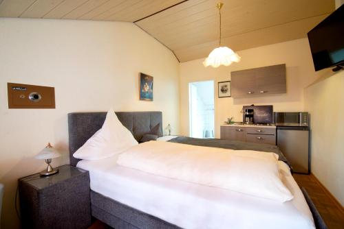 Facilities, Zum Bergischen Hof in Dormagen