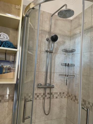 2 bedrooms, 3 beds