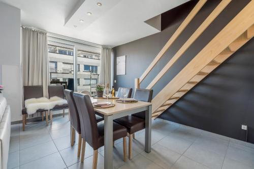 Perfect getaway Duplex rooftop app. w. terrace(7p)