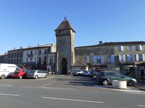 Maison atypique dans cité médiévale