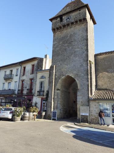 Maison atypique dans cité médiévale