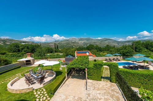 Vila Vergatum-privacy,gym,billiards,table tennis in Brgat Donji