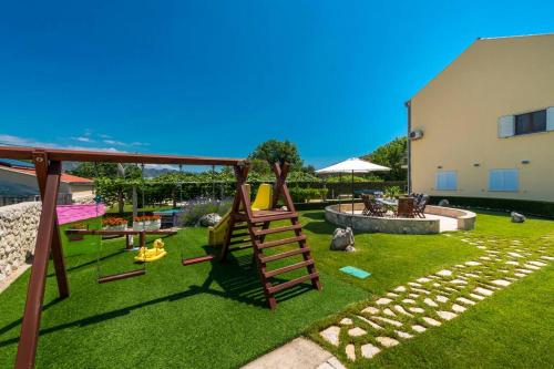 Vila Vergatum-privacy,gym,billiards,table tennis in Brgat Donji