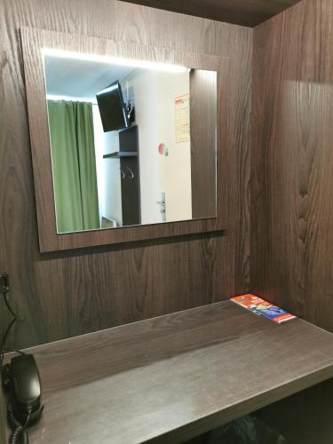 FASTHOTEL PARIS OUEST BOUAFLE - image 2