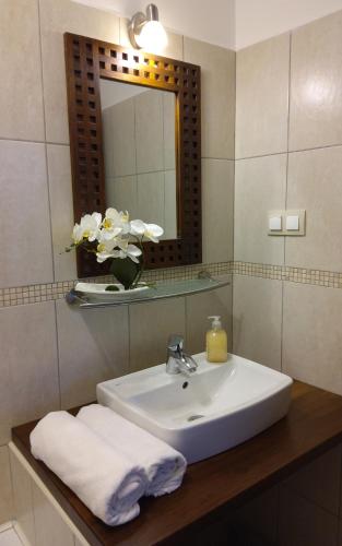 Bathroom, Gelleny Lux Apartman in Ujvaros