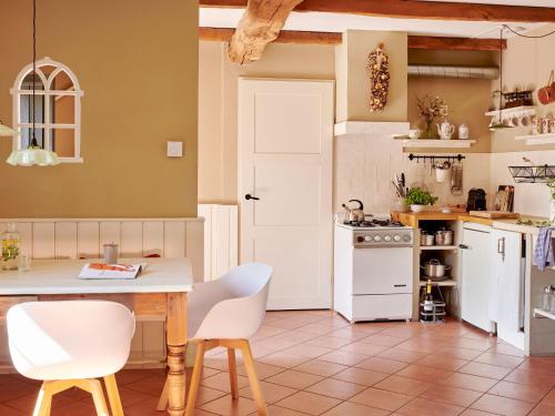 Authentic Holiday Home in Baarlo with Private Terrace - image 2
