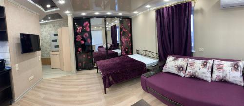 New one studio violet-flowers in the city center Новая 1к студия фиолетовые цветы центр Драмтеатр, Ц