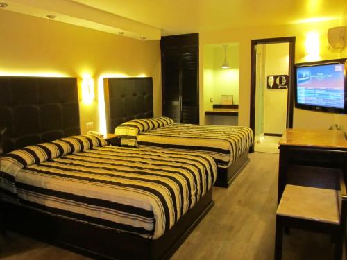 2 double beds