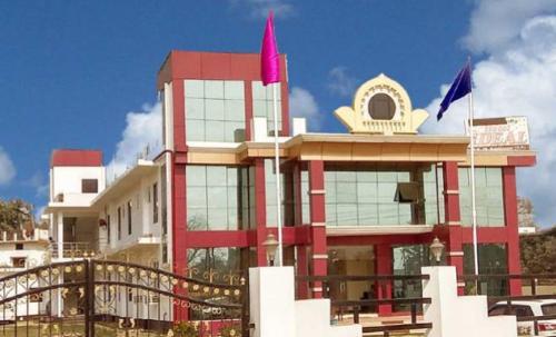 Hotel the Ideal in กุศินคร