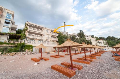 Beachfront First Line View - image 5