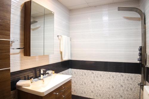 Signature Holiday Homes - Fully Furnished Studio in Glamz, Al Furjan