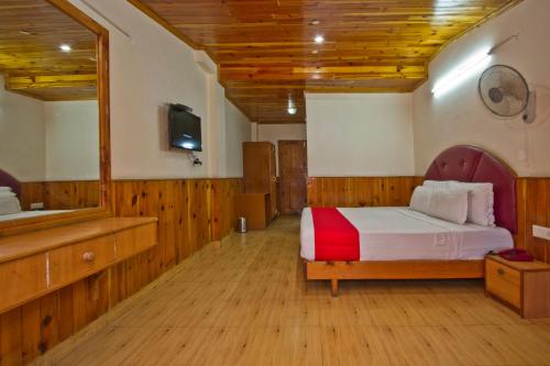 Sarthak Resorts-Reside in Nature with Best View, 9 kms from Mall Road Manali