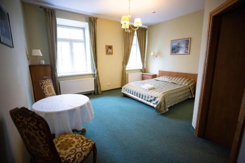 1 queen bed