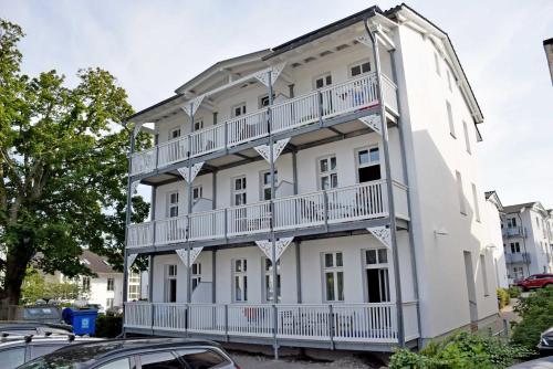 Ferienwohnungen mit Seeblick und Sauna in Göhren, Deutschland