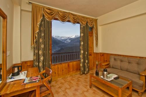 Sarthak Resorts-Reside in Nature with Best View, 9 kms from Mall Road Manali