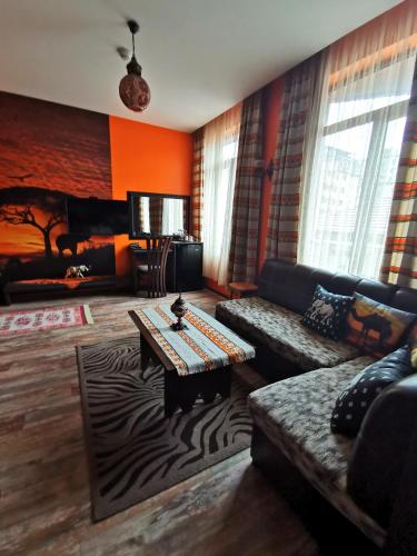 1 queen bed, 1 sofa bed
