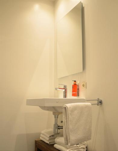The Sunset Apartments - image 10