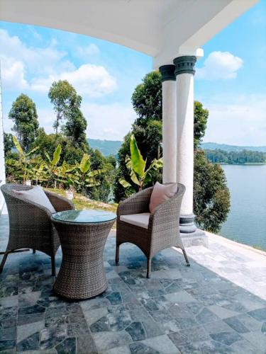 Villa Bunyonyi photo