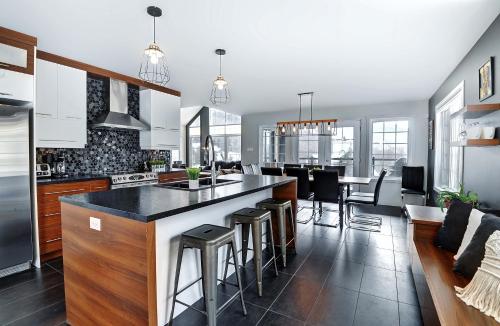 Chalets Alpins- 42 Chemin des Skieurs in Stoneham (QC)