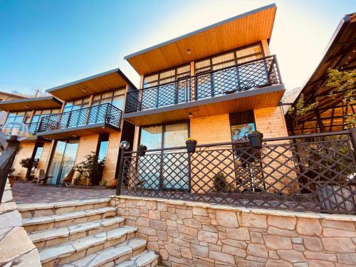 2 bedrooms, 3 beds