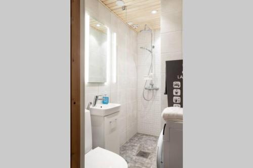 Cozy 1 Br Apt and Free parking by the Railway station