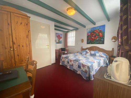 Suite, junior, vue sur le canal