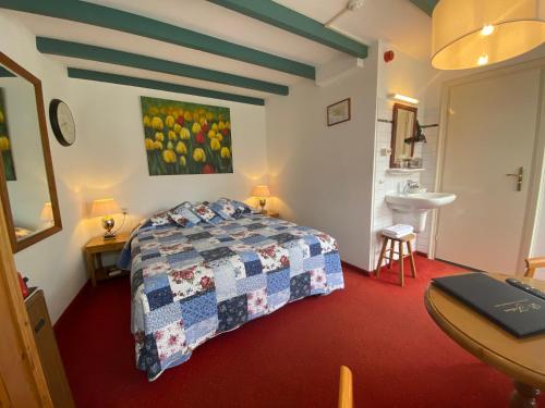 Chambre avec 2 lits, douche