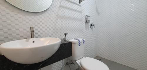 レッドドアーズ プラス ニア シロアム ホスピタル バリクパパン