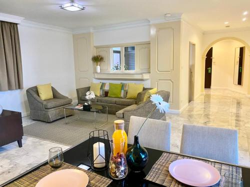 2 bedrooms, 3 beds