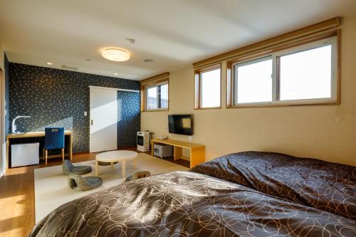 room detail thumbnail 2